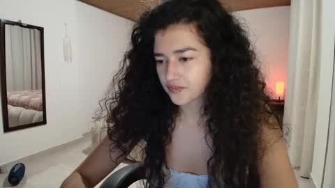 Snapshot of yourdreamgirl2025 chatting on October 31, 2025, 12:22 am yourdreamgirl2025 online show from October 31, 2025, 12:22 am