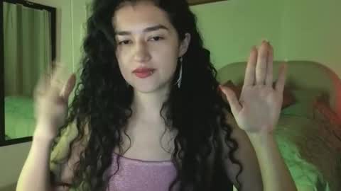 yourdreamgirl2025 online show from May 11, 2026, 11:57 pm