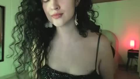 yourdreamgirl2025 online show from May 13, 2026, 1:03 am
