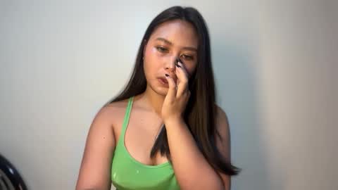yourfantasyyy_ online show from May 4, 2026, 9:33 pm