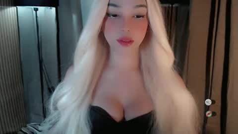 Snapshot of yourfavoratemaureen chatting on October 25, 2025, 6:57 pm maureen love you online show from October 25, 2025, 6:57 pm