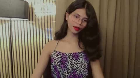 Vivian online show from October 29, 2025, 1:57 pm