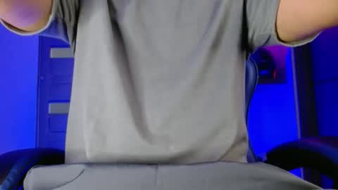 yourfavorite_bigclit online show from April 22, 2026, 2:18 pm