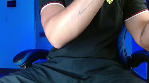 yourfavorite_bigclit online show from May 10, 2026, 11:48 am