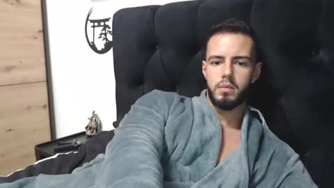 yourfavoritetallboy online show from December 22, 2025, 10:29 pm