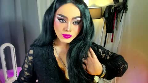  not into STINGY and CHEAP people online show from November 12, 2025, 11:25 pm