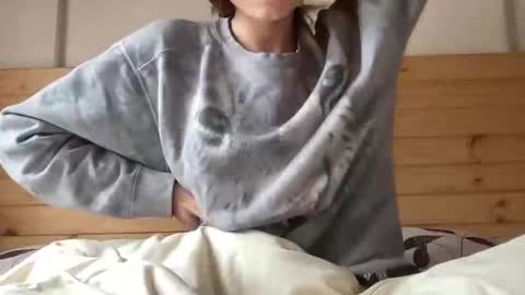 Snapshot of yourgirlaurora chatting on April 4, 2026, 2:47 pm yourgirlaurora online show from April 4, 2026, 2:47 pm