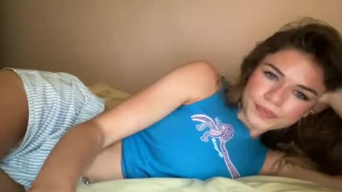 Snapshot of yourgirlaurora chatting on July 24, 2026, 7:23 pm yourgirlaurora online show from July 24, 2026, 7:23 pm