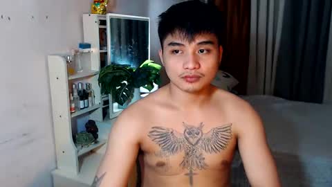 Snapshot of yourhandsome_hunk chatting on June 2, 2026, 6:10 pm Paul online show from June 2, 2026, 6:10 pm