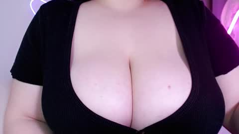 Amina online show from December 21, 2025, 10:39 pm