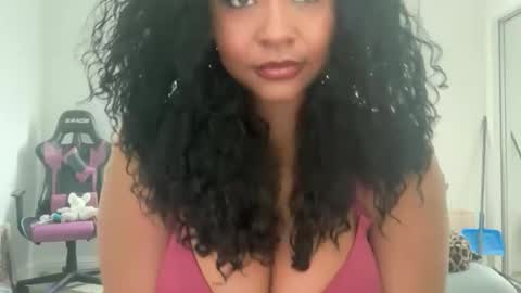 Snapshot of yourmommysilk chatting on January 15, 2026, 8:56 pm YOURMOMMY online show from January 15, 2026, 8:56 pm