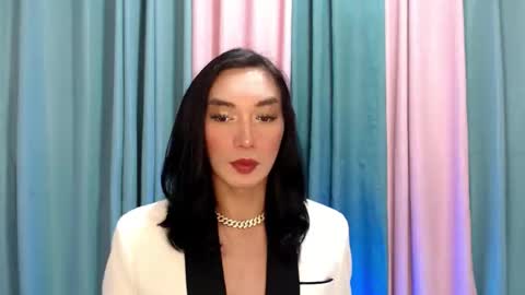 QueenLuci online show from November 26, 2025, 3:13 pm