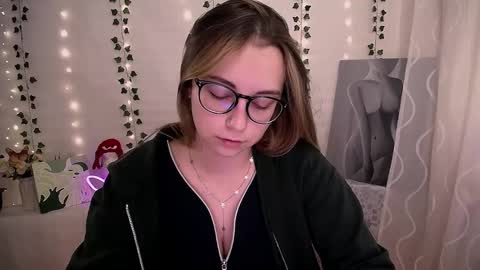 Snapshot of yours_piece_of_happiness_ chatting on October 22, 2025, 5:52 am Happy online show from October 22, 2025, 5:52 am