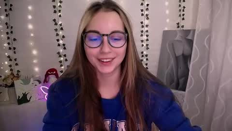 Snapshot of yours_piece_of_happiness_ chatting on October 23, 2025, 5:51 am Happy online show from October 23, 2025, 5:51 am