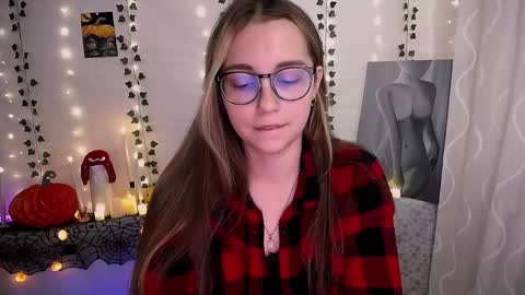 Snapshot of yours_piece_of_happiness_ chatting on October 24, 2025, 6:10 am Happy online show from October 24, 2025, 6:10 am