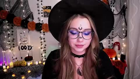 Snapshot of yours_piece_of_happiness_ chatting on October 29, 2025, 8:38 am Happy online show from October 29, 2025, 8:38 am