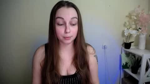 Snapshot of yours_piece_of_happiness_ chatting on February 16, 2026, 10:11 am Happy online show from February 16, 2026, 10:11 am