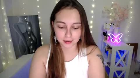 Snapshot of yours_piece_of_happiness_ chatting on June 19, 2026, 5:34 am Happy online show from June 19, 2026, 5:34 am