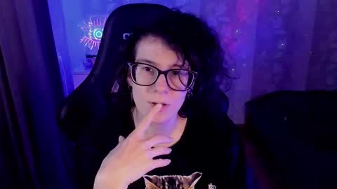 Snapshot of yourscosmic chatting on December 17, 2025, 10:54 am Yours Cosmic online show from December 17, 2025, 10:54 am