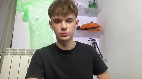 yoursweetyguy online show from October 28, 2025, 3:25 pm