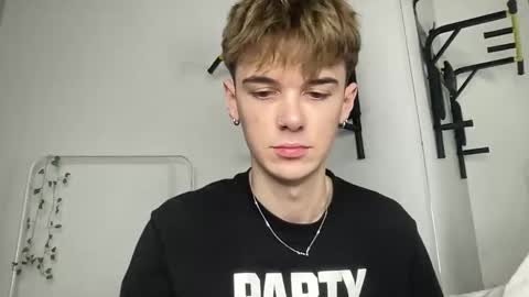 Snapshot of yoursweetyguy chatting on December 15, 2025, 3:16 pm yoursweetyguy online show from December 15, 2025, 3:16 pm