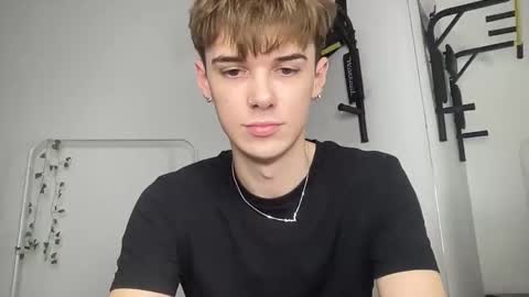 yoursweetyguy online show from December 22, 2025, 2:14 pm