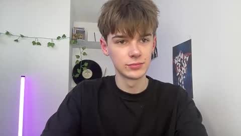 yoursweetyguy online show from April 15, 2026, 2:13 pm