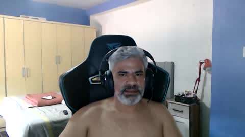 yourtoytoyoumaster3 online show from November 28, 2025, 2:42 pm