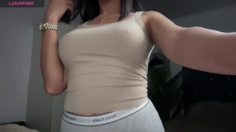 Snapshot of yowginethegreat chatting on December 8, 2024, 10:41 am YowgineTheGreat online show from December 8, 2024, 10:41 am