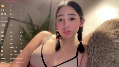 Snapshot of yowginethegreat chatting on October 24, 2025, 10:33 am YowgineTheGreat online show from October 24, 2025, 10:33 am