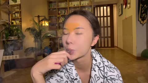 lili online show from December 5, 2025, 3:30 pm