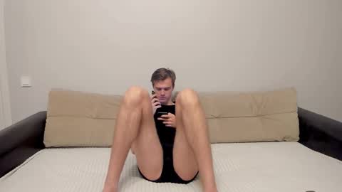 Snapshot of yueslang chatting on October 2, 2025, 6:15 pm Yue Lang and Samm online show from October 2, 2025, 6:15 pm