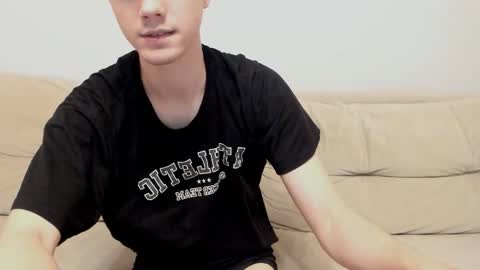 Snapshot of yueslang chatting on October 20, 2025, 7:14 pm Yue Lang and Samm online show from October 20, 2025, 7:14 pm