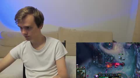 Snapshot of yueslang chatting on December 3, 2025, 7:12 pm Yue Lang and Samm online show from December 3, 2025, 7:12 pm