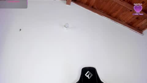 Yuliet online show from September 27, 2025, 4:34 pm