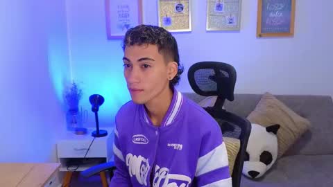 yulian_vasquez online show from December 17, 2025, 12:33 pm