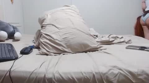 yuliana_25 online show from April 26, 2026, 10:18 pm