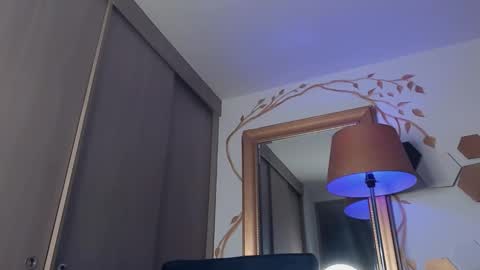 yulian 2811 online show from January 16, 2025, 8:00 am