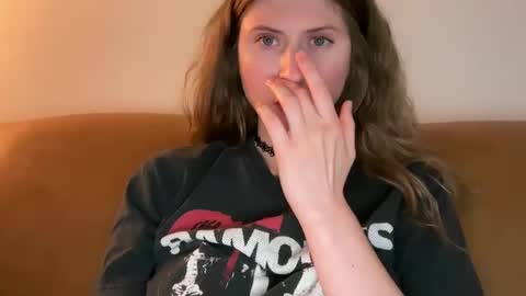 yumiandwolf online show from September 11, 2025, 3:50 am