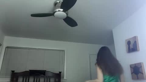 yumiandwolf online show from February 11, 2026, 12:37 am