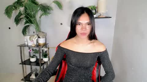 CALL ME YUMLEXX online show from August 9, 2026, 12:01 am