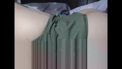 Snapshot of yummy72747 chatting on December 15, 2025, 11:47 am yummy72747 online show from December 15, 2025, 11:47 am