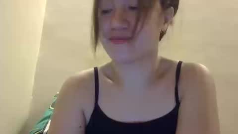 yummyclaya online show from October 20, 2025, 1:33 pm