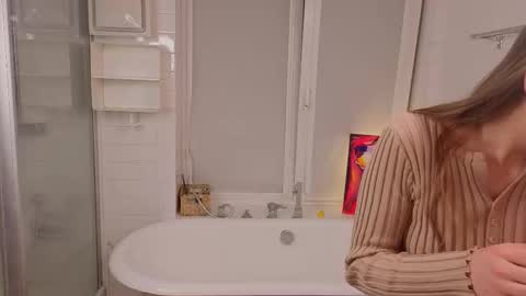 Snapshot of yummyemiily chatting on February 6, 2026, 5:49 pm Emily online show from February 6, 2026, 5:49 pm