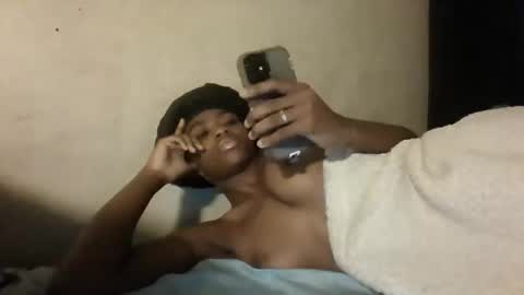 Snapshot of yungblackberry chatting on October 18, 2025, 6:48 am YungBlackBerry online show from October 18, 2025, 6:48 am