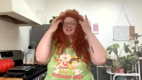 Snapshot of yungnotinnocent chatting on December 17, 2025, 7:20 pm Etta and N online show from December 17, 2025, 7:20 pm