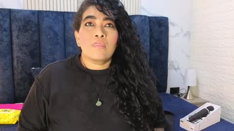 yunkeyc online show from November 9, 2025, 2:32 am