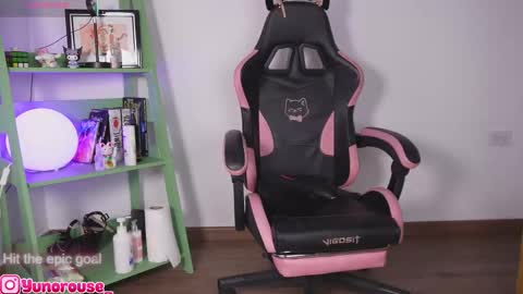 yunorose_ online show from November 14, 2025, 3:27 am