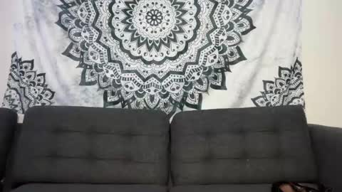 yurdreams_22 online show from May 14, 2026, 2:02 pm