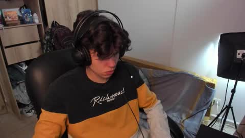 yurii_moody online show from October 12, 2025, 4:06 pm